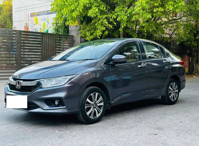 https://images10.gaadi.com/usedcar_image/4575219/original/processed_b1077e4c96a5b2b49e0e7b0925adb65b.jpg?imwidth=6400