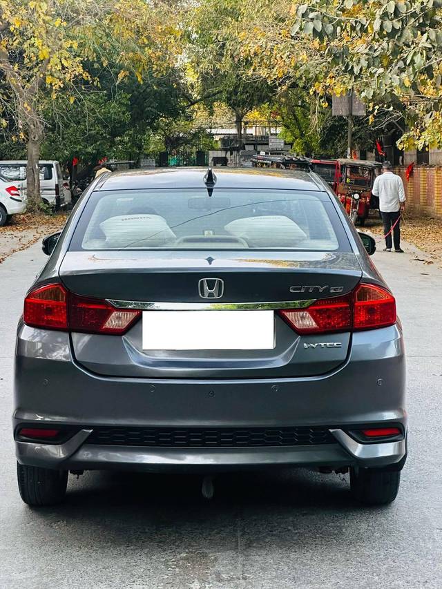 https://images10.gaadi.com/usedcar_image/4575219/original/processed_c950f64433bfe27f49018360967e441b.jpg?imwidth=6401