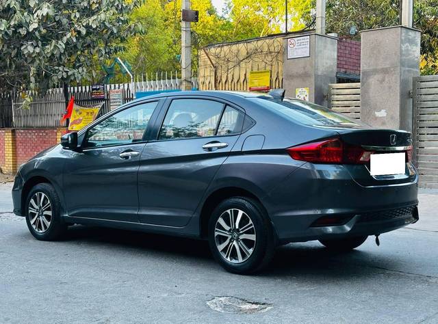 https://images10.gaadi.com/usedcar_image/4575219/original/processed_f058faa85692b053e5d7f7304297c000.jpg?imwidth=6402