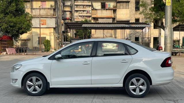 https://images10.gaadi.com/usedcar_image/4575228/original/processed_c2bf2130-6fe7-4d90-b747-852b1e616f19.jpg?imwidth=6402