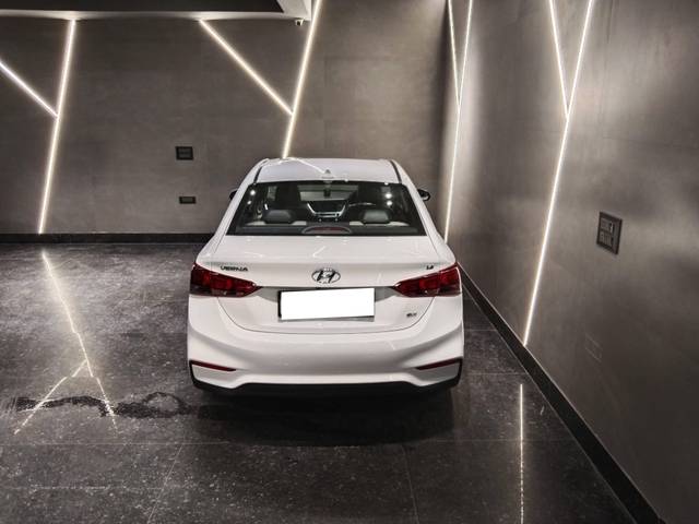 https://images10.gaadi.com/usedcar_image/4575231/original/processed_239d6633ba937af1a43f946bb87ede99.jpg?imwidth=6402