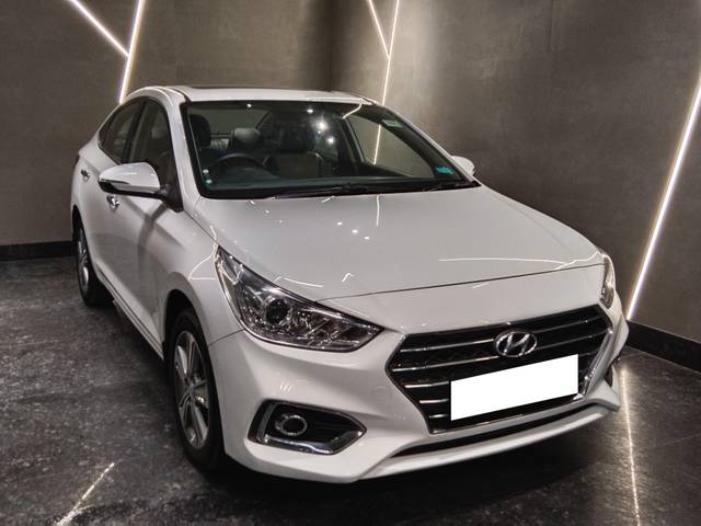 https://images10.gaadi.com/usedcar_image/4575231/original/processed_d3ffed56793b8536fbc6ab93e99336f0.jpg?imwidth=6400