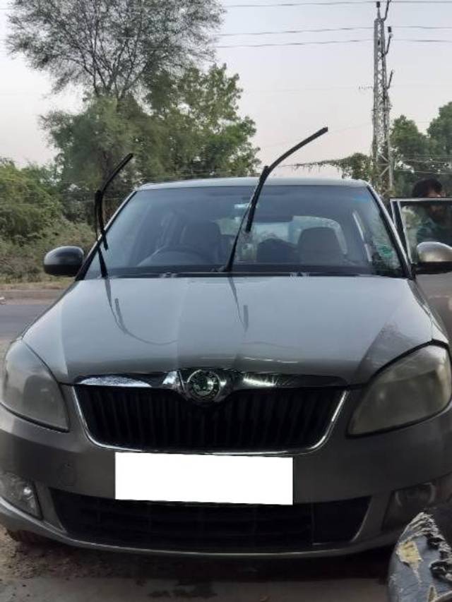 https://images10.gaadi.com/usedcar_image/4575237/original/processed_156a80af-706a-42f1-b938-57302dabecc5.jpg?imwidth=6400