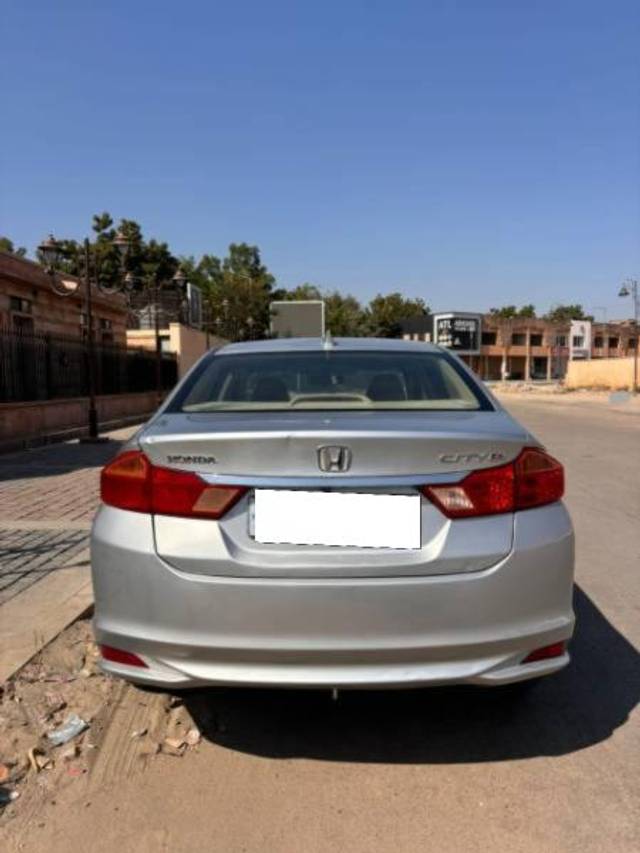 https://images10.gaadi.com/usedcar_image/4575241/original/processed_e6ec18d1-6f78-4d5c-b2c9-04a1a4fe69ee.jpg?imwidth=6401