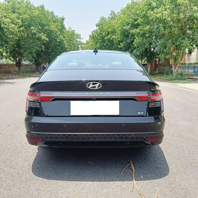 https://images10.gaadi.com/usedcar_image/4575251/original/processed_71d55f90deb109bc2878d3bea64d42f4.jpg?imwidth=6402