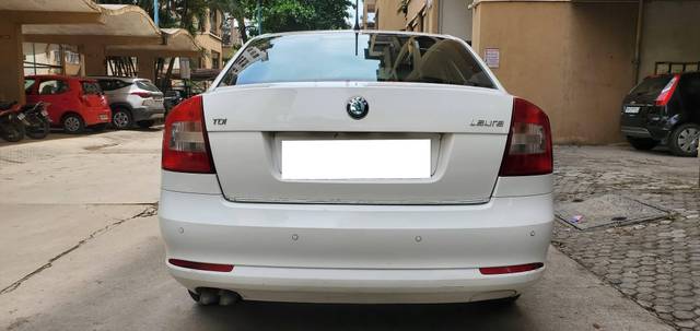 https://images10.gaadi.com/usedcar_image/4575256/original/processed_b323a70d-cc24-4ad7-b4e3-a21efdf53a98.jpg?imwidth=6402