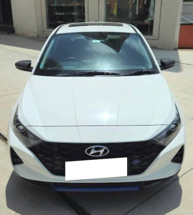 https://images10.gaadi.com/usedcar_image/4575263/original/processed_1fbf5523-ae95-425a-bc4e-2369cf913eae.jpg?imwidth=6400