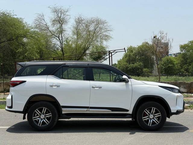 https://images10.gaadi.com/usedcar_image/4575275/original/0610f12d870b0bf22ae07b68529f5752.jpg?imwidth=6401