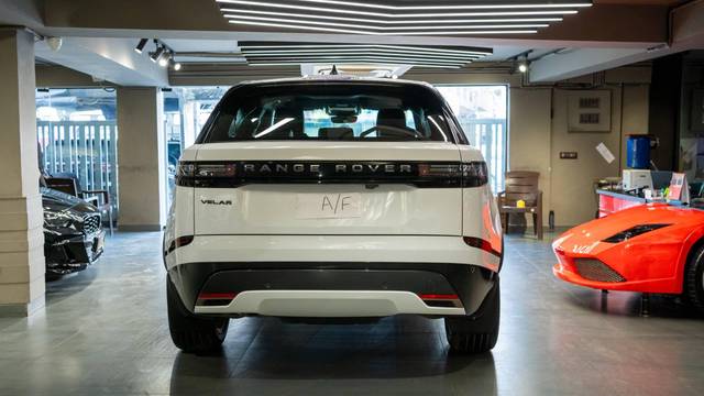 https://images10.gaadi.com/usedcar_image/4575291/original/processed_391edf62226feac32fbf2423f2938926.jpg?imwidth=6401