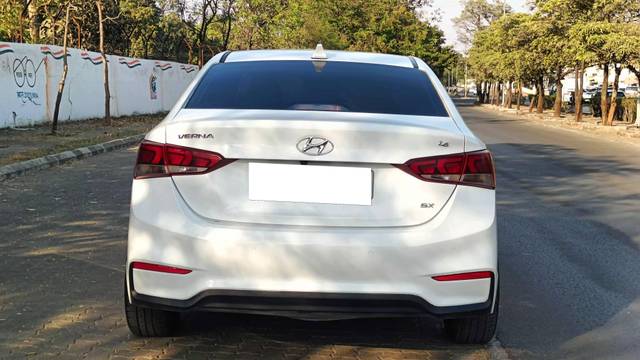 https://images10.gaadi.com/usedcar_image/4575297/original/processed_e92832ca-ba4e-4d49-9c0c-5615e9ba9da7.jpg?imwidth=6402