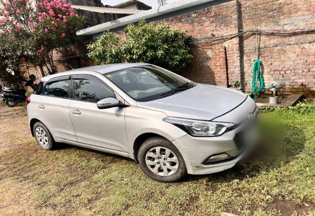 https://images10.gaadi.com/usedcar_image/4575305/original/2a98e027-6b5d-47ae-9874-a8c98c594124.?imwidth=6400