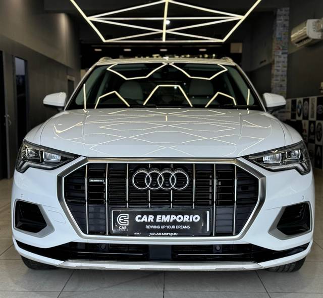 https://images10.gaadi.com/usedcar_image/4575367/original/b7b4008dc33486d4e7c0a6a5ce30199c.jpg?imwidth=6400