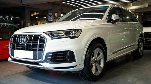 https://images10.gaadi.com/usedcar_image/4575377/original/processed_8485e59c4364e893af573d6a7f6782c8.jpg?imwidth=6402
