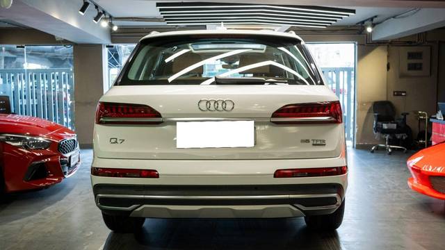 https://images10.gaadi.com/usedcar_image/4575377/original/processed_b2dc54db7573c193ec38288d59de0604.jpg?imwidth=6401