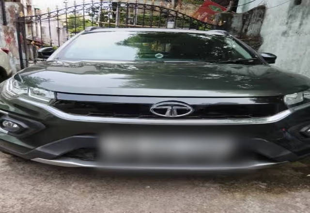 https://images10.gaadi.com/usedcar_image/4575378/original/dd22a053-dfb9-41e5-b21d-4a3294bddc9f.?imwidth=6401