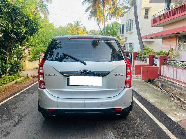 https://images10.gaadi.com/usedcar_image/4575382/original/processed_d8cee61959f8e9340744a185fe8bd0e0.jpg?imwidth=6402