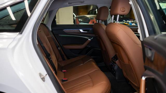 https://images10.gaadi.com/usedcar_image/4575385/original/218a63918b8afd4b119653054c3b67be.jpg?imwidth=6401