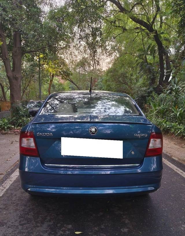 https://images10.gaadi.com/usedcar_image/4575407/original/processed_045d3be6d2a122f65f163e89adea1af0.jpeg?imwidth=6401