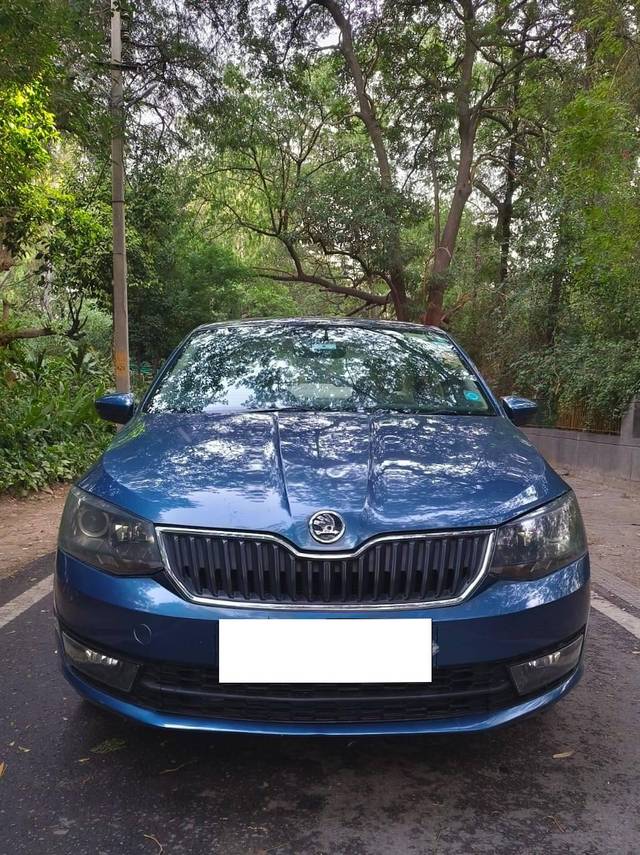https://images10.gaadi.com/usedcar_image/4575407/original/processed_626de3ae6836b370b78cdc66c5d55d59.jpeg?imwidth=6402
