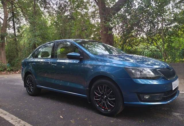 https://images10.gaadi.com/usedcar_image/4575407/original/processed_b60c91d0e9fa103a36c9e0dcd16e02d8.jpeg?imwidth=6400