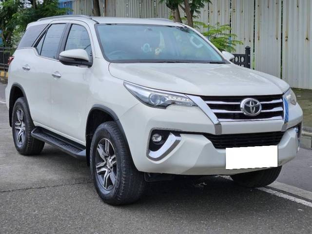 https://images10.gaadi.com/usedcar_image/4575417/original/processed_0d27b05d4e0d1026e905a3955749a145.jpg?imwidth=6400