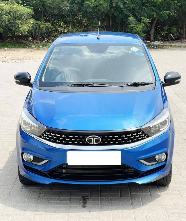 https://images10.gaadi.com/usedcar_image/4575419/original/processed_6ff0404e471cd981312f3d050e56aa87.jpg?imwidth=6402