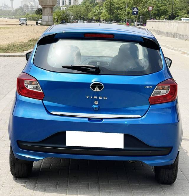 https://images10.gaadi.com/usedcar_image/4575419/original/processed_901d22a1bd794e75bf01834a422254a5.jpg?imwidth=6401