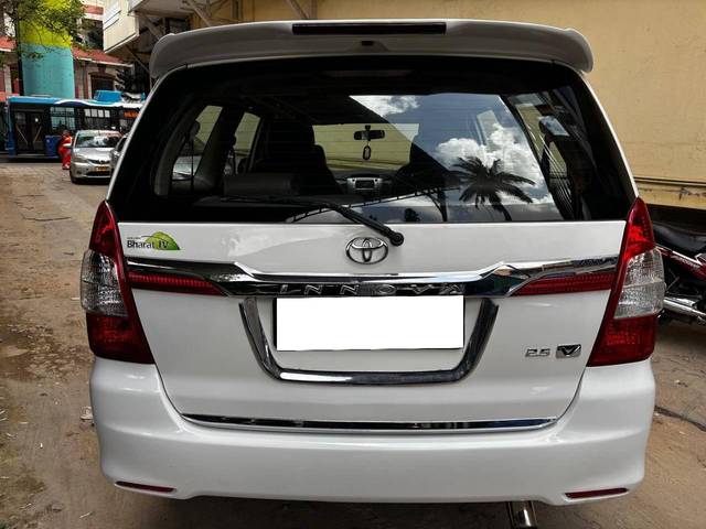 https://images10.gaadi.com/usedcar_image/4575421/original/processed_27c39d14c6e92d7d09372d0de5e9c764.jpg?imwidth=6402