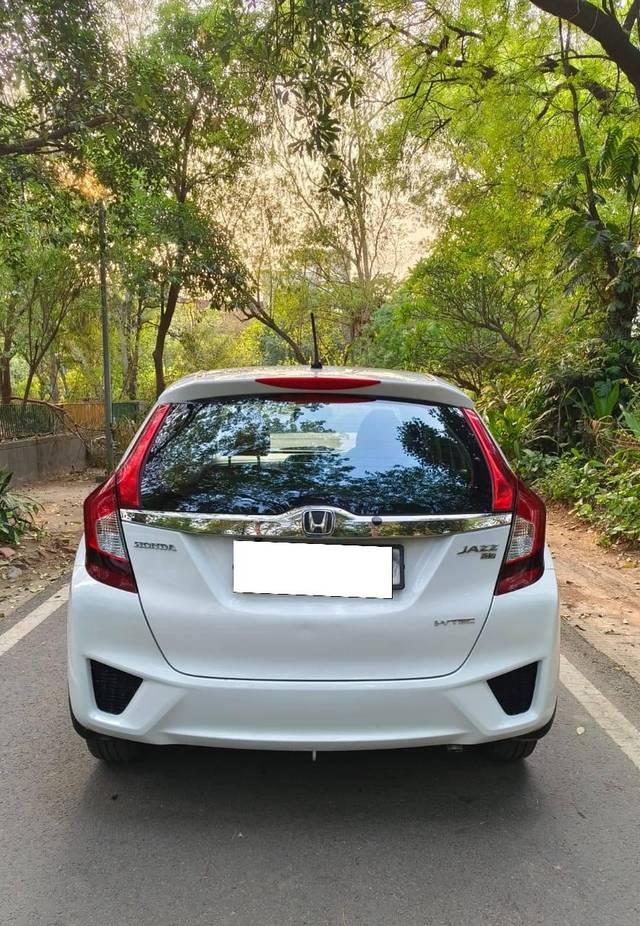 https://images10.gaadi.com/usedcar_image/4575425/original/processed_0fe6a0a9992ed3d97209d92bb78d7c96.jpeg?imwidth=6402