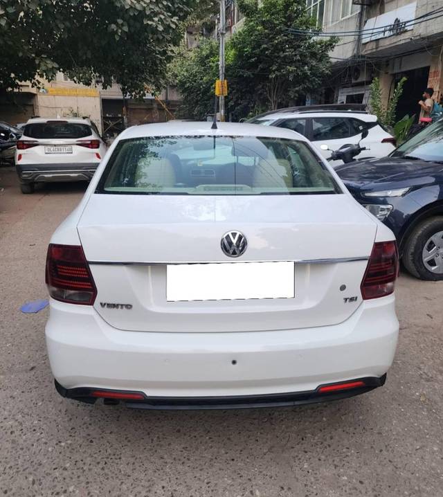 https://images10.gaadi.com/usedcar_image/4575442/original/processed_170d12dc69b750fb8868bef404a36846.jpg?imwidth=6401