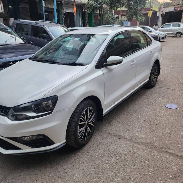 https://images10.gaadi.com/usedcar_image/4575442/original/processed_52229a083710b80ce776cc6c9a7e3cc2.jpg?imwidth=6400