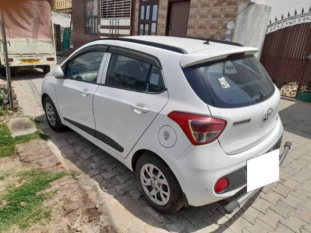 https://images10.gaadi.com/usedcar_image/4575478/original/processed_0a797589-27bc-4ee6-85d4-d4e423c0b56d.jpg?imwidth=6400