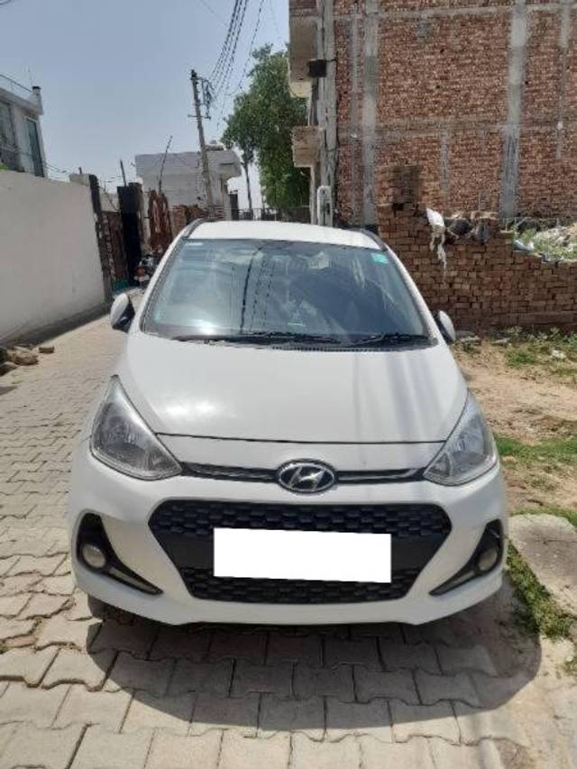 https://images10.gaadi.com/usedcar_image/4575478/original/processed_c69fd4ac-03ad-45f1-88f0-896321e7aeec.jpg?imwidth=6402