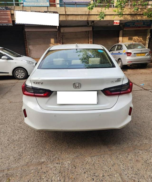 https://images10.gaadi.com/usedcar_image/4575505/original/processed_690e92cc33ffd84cd1f9efaefeafccad.jpg?imwidth=6401