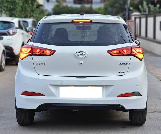 https://images10.gaadi.com/usedcar_image/4575509/original/processed_aab66ede-b451-4ad5-a5d5-9399a0a608ea.jpg?imwidth=6402