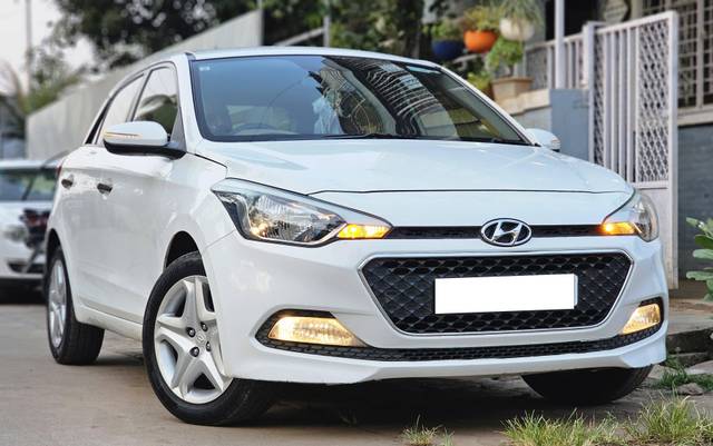 https://images10.gaadi.com/usedcar_image/4575509/original/processed_d681ea80-1fb6-4d3b-bd3e-de3b41169fc4.jpg?imwidth=6400
