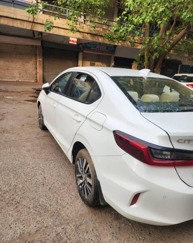 https://images10.gaadi.com/usedcar_image/4575511/original/processed_315cc4049a012510dd7785922c830eb5.jpg?imwidth=6401