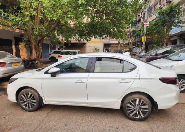 https://images10.gaadi.com/usedcar_image/4575511/original/processed_418a87a7977bebe7135f4f43a183041c.jpg?imwidth=6402