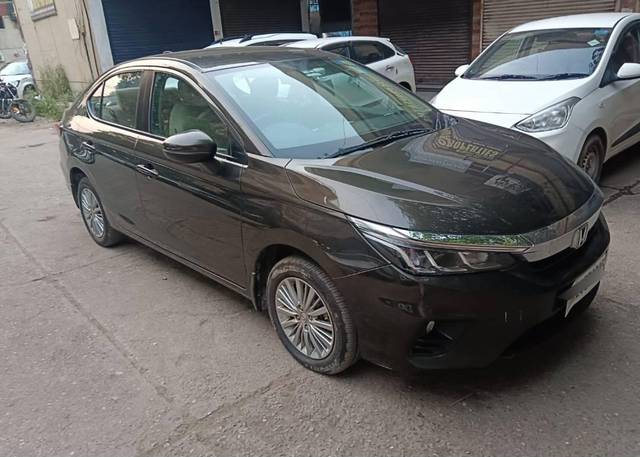 https://images10.gaadi.com/usedcar_image/4575515/original/processed_779896f6b4fb95a3bdc19a00c8c2c136.jpg?imwidth=6400