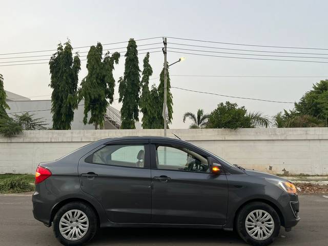 https://images10.gaadi.com/usedcar_image/4575520/original/1ab4fd069afc5fa0e0a5b0ee6591e07e.jpg?imwidth=6401
