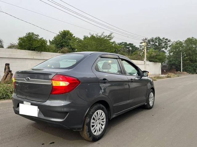 https://images10.gaadi.com/usedcar_image/4575520/original/processed_a82512721700e0d4bd386fd65983b756.jpg?imwidth=6402