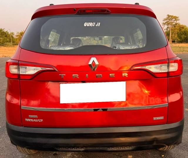 https://images10.gaadi.com/usedcar_image/4575526/original/processed_0d57b95cdb9db796352f4e63238deb94.jpg?imwidth=6402