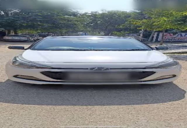 https://images10.gaadi.com/usedcar_image/4575540/original/a2183dbc-8a86-420d-a004-d9cead28311c.?imwidth=6401