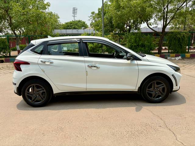 https://images10.gaadi.com/usedcar_image/4575543/original/36e3161de287d85238cdf675241a44f0.jpg?imwidth=6401