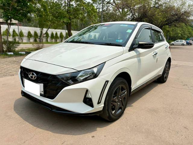 https://images10.gaadi.com/usedcar_image/4575543/original/processed_fde50916b0b5501618dbd12bc1f0827f.jpg?imwidth=6400