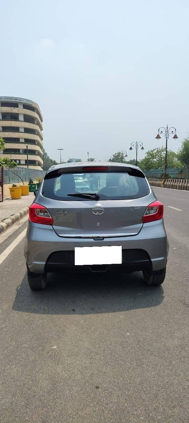 https://images10.gaadi.com/usedcar_image/4575563/original/processed_3b316bdd1c5683ee06dbd2ee0b1cc987.jpg?imwidth=6401