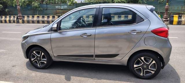 https://images10.gaadi.com/usedcar_image/4575563/original/processed_8cedf309f55bc90d19e3f75316e85afa.jpg?imwidth=6402