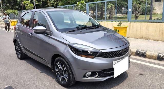 https://images10.gaadi.com/usedcar_image/4575563/original/processed_b7378bab17338d377f959d18ad4a2d4b.jpg?imwidth=6400