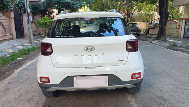 https://images10.gaadi.com/usedcar_image/4575564/original/processed_f2a911fd4de3c9a509e31df7962604cf.jpg?imwidth=6402