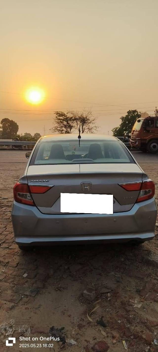 https://images10.gaadi.com/usedcar_image/4575571/original/processed_c1189105aec73cfce18cc8562e249927.jpg?imwidth=6401